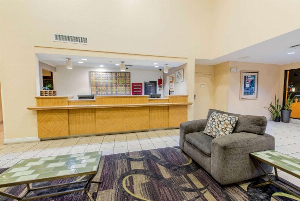 La Quinta Inn & Suites by Wyndham Fort Lauderdale Cypress Creek Main image